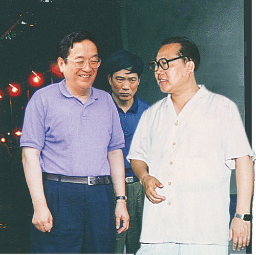 原湖北省委書記，現(xiàn)中央政治局常委俞正聲來公司檢查指導(dǎo)工作